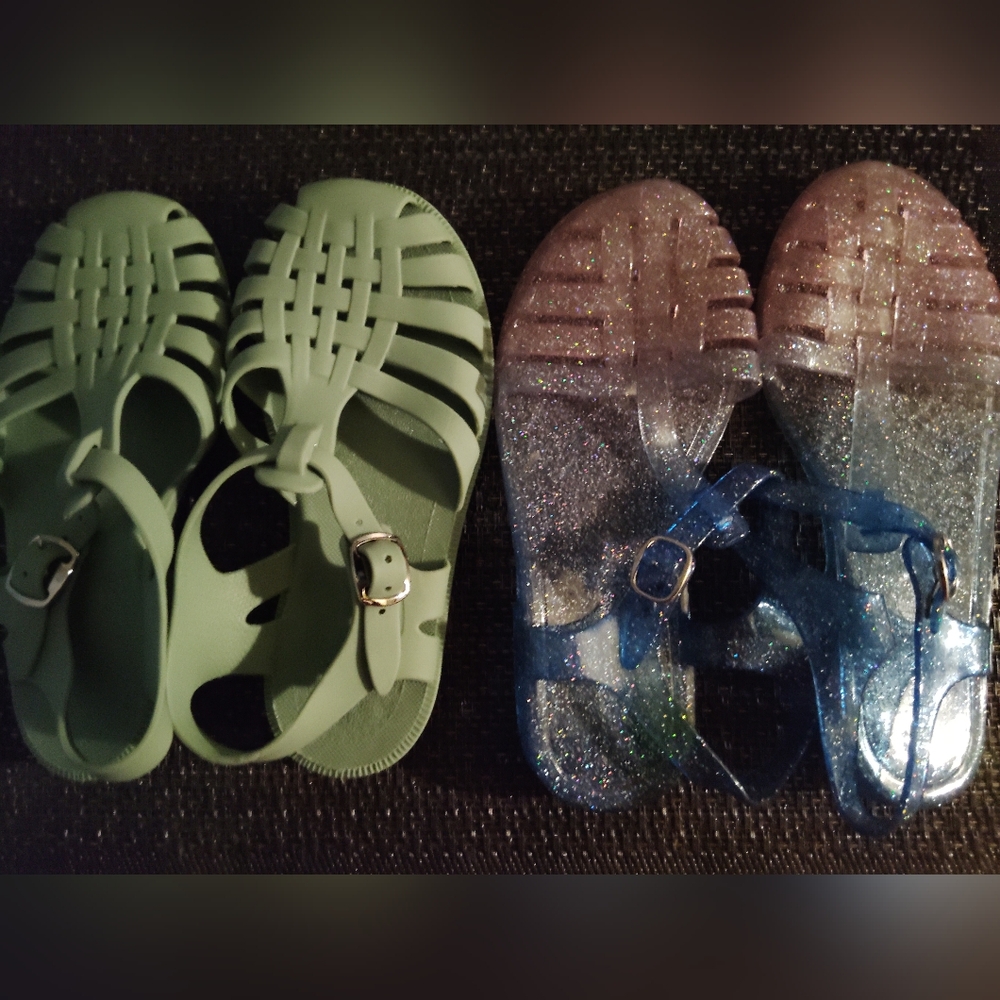 Old Navy/SHEIN jelly sandals (kids)